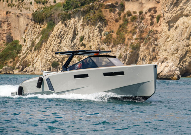 Rent Evo Yatchs 43 R4 XT WA in Ibiza