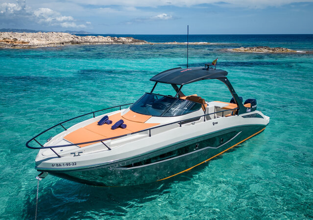Rent Fim 340 Regina in Ibiza